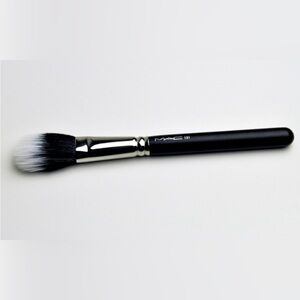 MAC 131 Duo Fiber Multitasking Brush - Limited Edition Brand New in Plastic